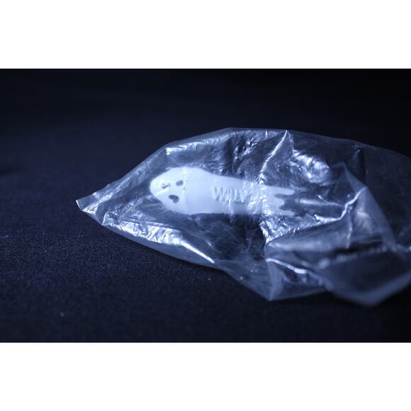 Free Willy 2 1995 Long John Silivers willy orca whale & luna nip - Picture 4 of 5